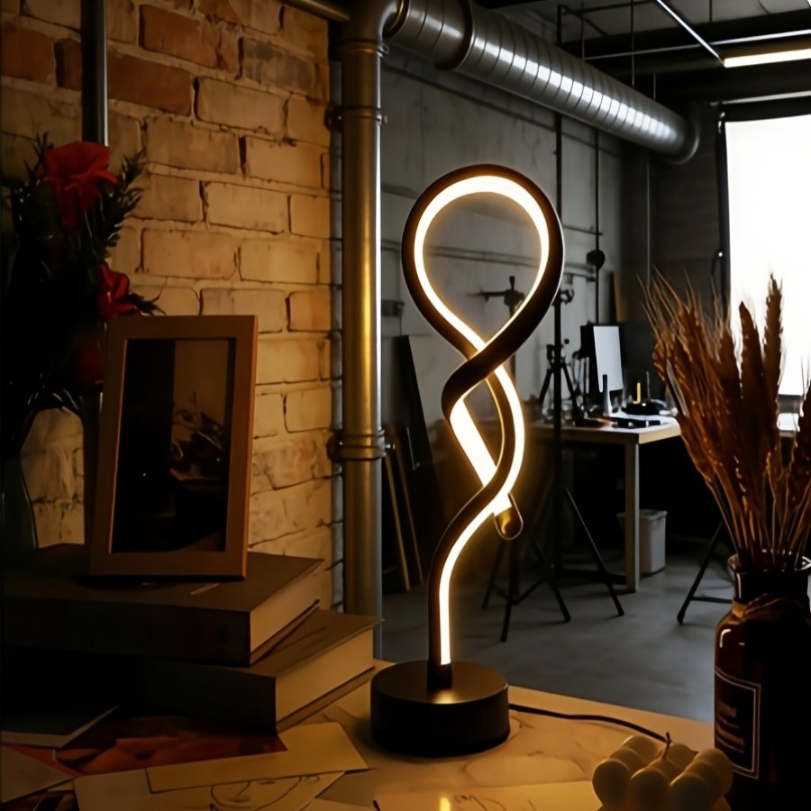Lámpara de Mesa LED Infinito RGB Regulable encendida sobre un escritorio de madera