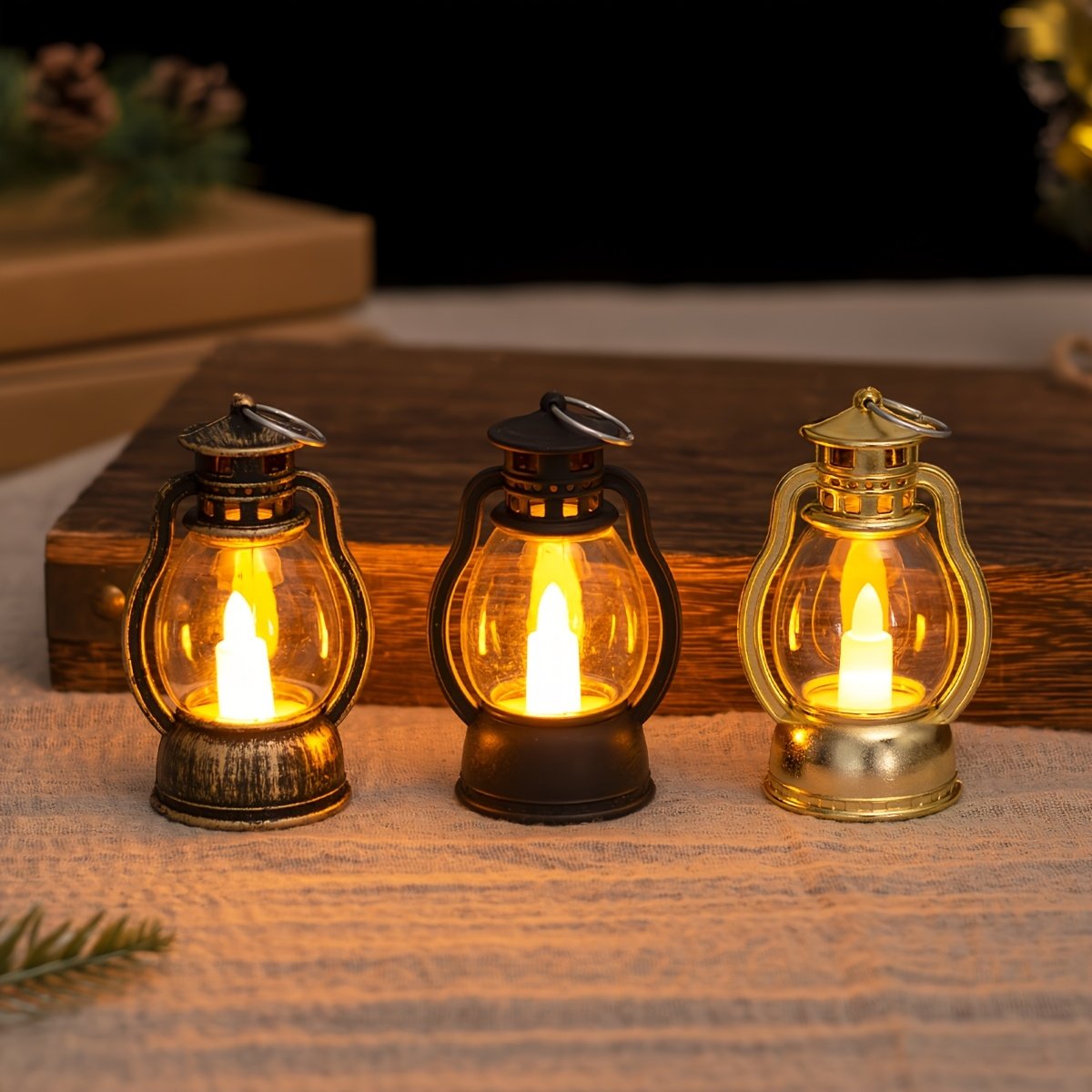 Farol LED Vintage a Batería Decorativo encendido en la penumbra de una sala