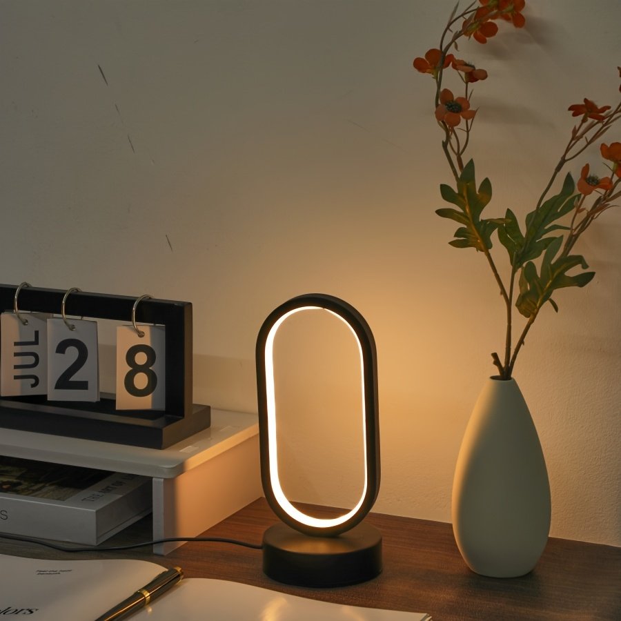 Mini Lámpara de Mesa LED USB Regulable 3 Colores apagada sobre un buró junto a la cama