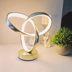 Lámpara de Escritorio LED Aluminio Cuidado Ocular vista frontal con la luz cálida encendida
