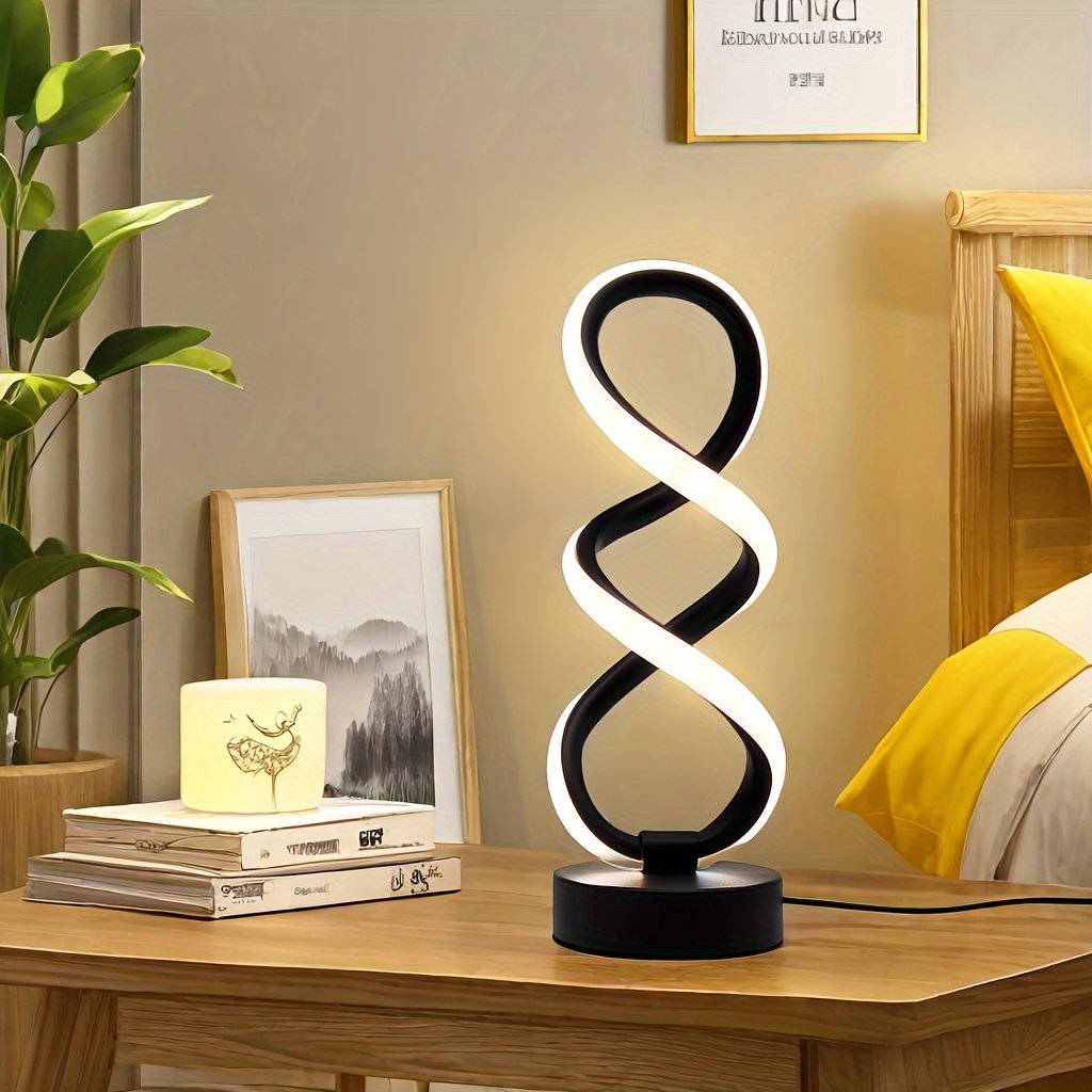 Lámpara de Escritorio LED Concha Espiral USB vista frontal con la luz cálida encendida