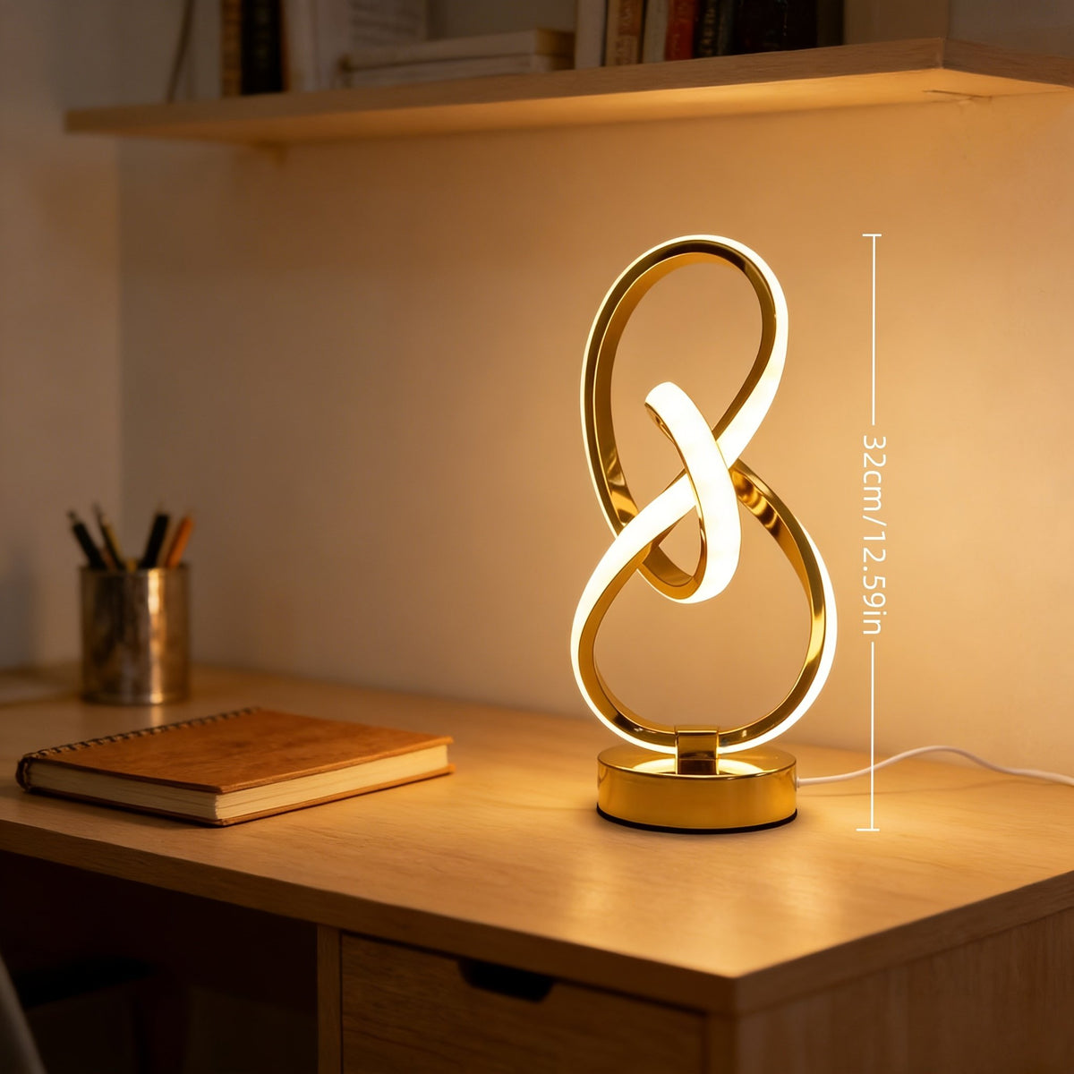 Lámpara de Escritorio Espiral USB Dorada 3 Colores apagada sobre un buró junto a la cama