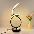 Lámpara de Mesa LED Flotante Cinta USB Regulable con luz fría encendida en un estudio