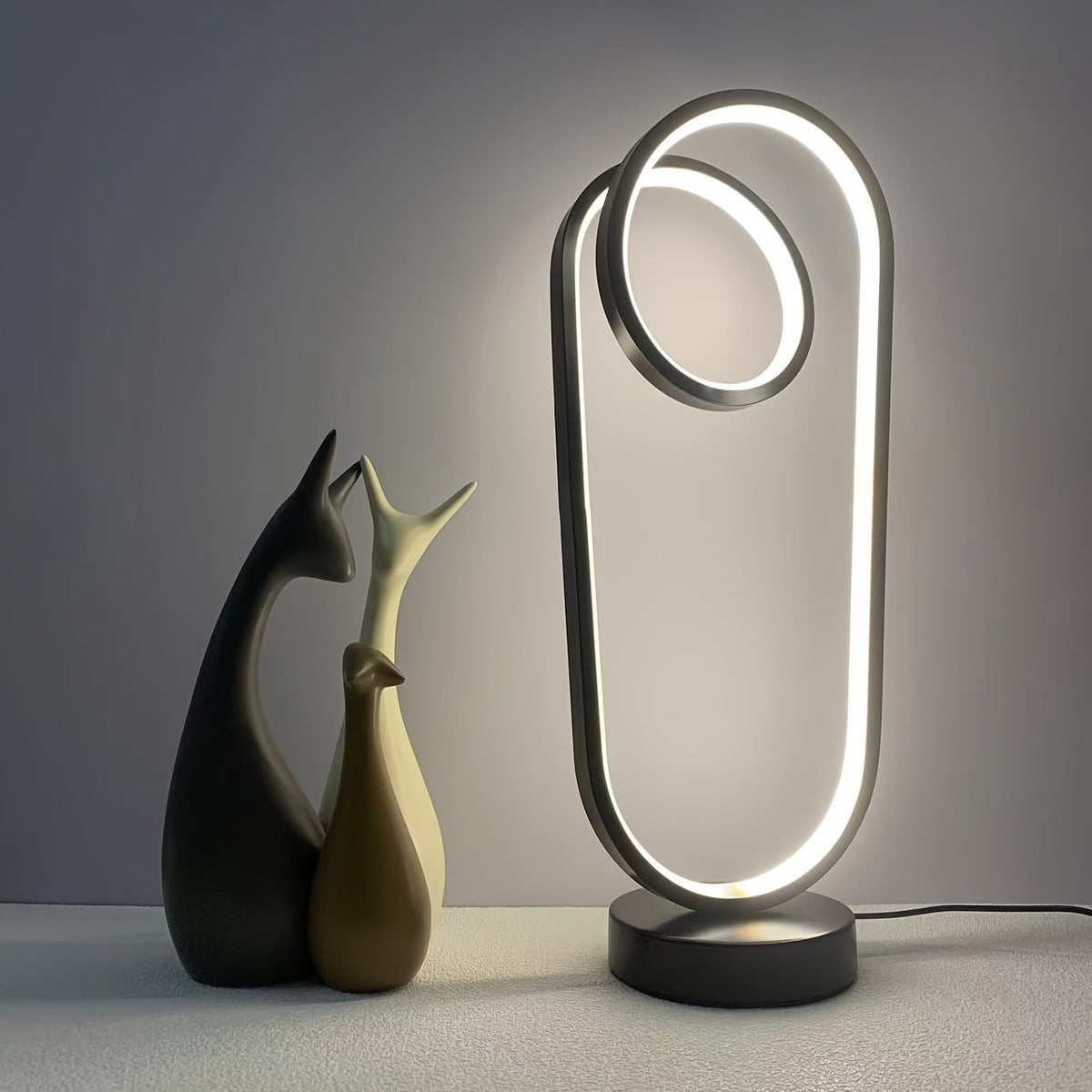 Lámpara de Mesa LED Doble Anillo USB Regulable vista lateral que muestra el perfil completo