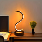 Lámpara de Mesa LED Curva en S Luz Cálida vista frontal con la luz cálida encendida