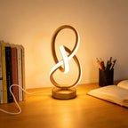 Lámpara de Escritorio Espiral USB Negra y Dorada en una sala moderna como luz de ambiente
