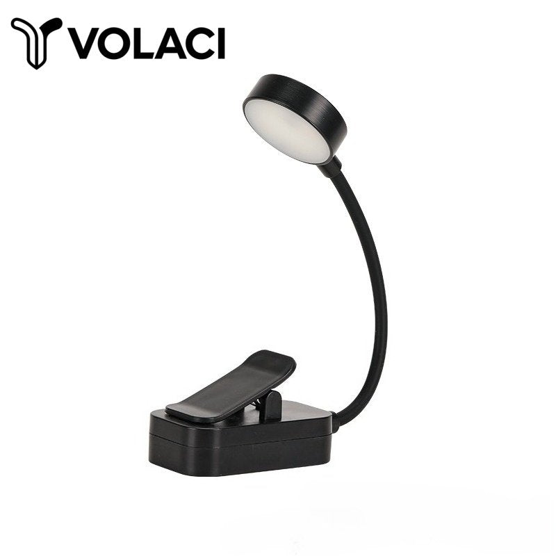 Lámpara de Lectura LED con Clip Portátil VOLACI en una sala moderna como luz de ambiente