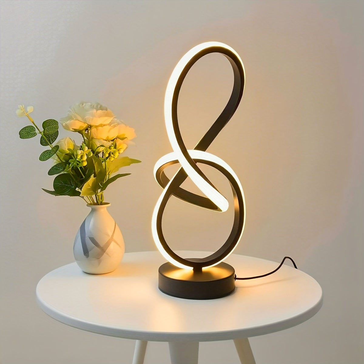 Lámpara de Escritorio LED Digital con Memoria en una sala moderna como luz de ambiente
