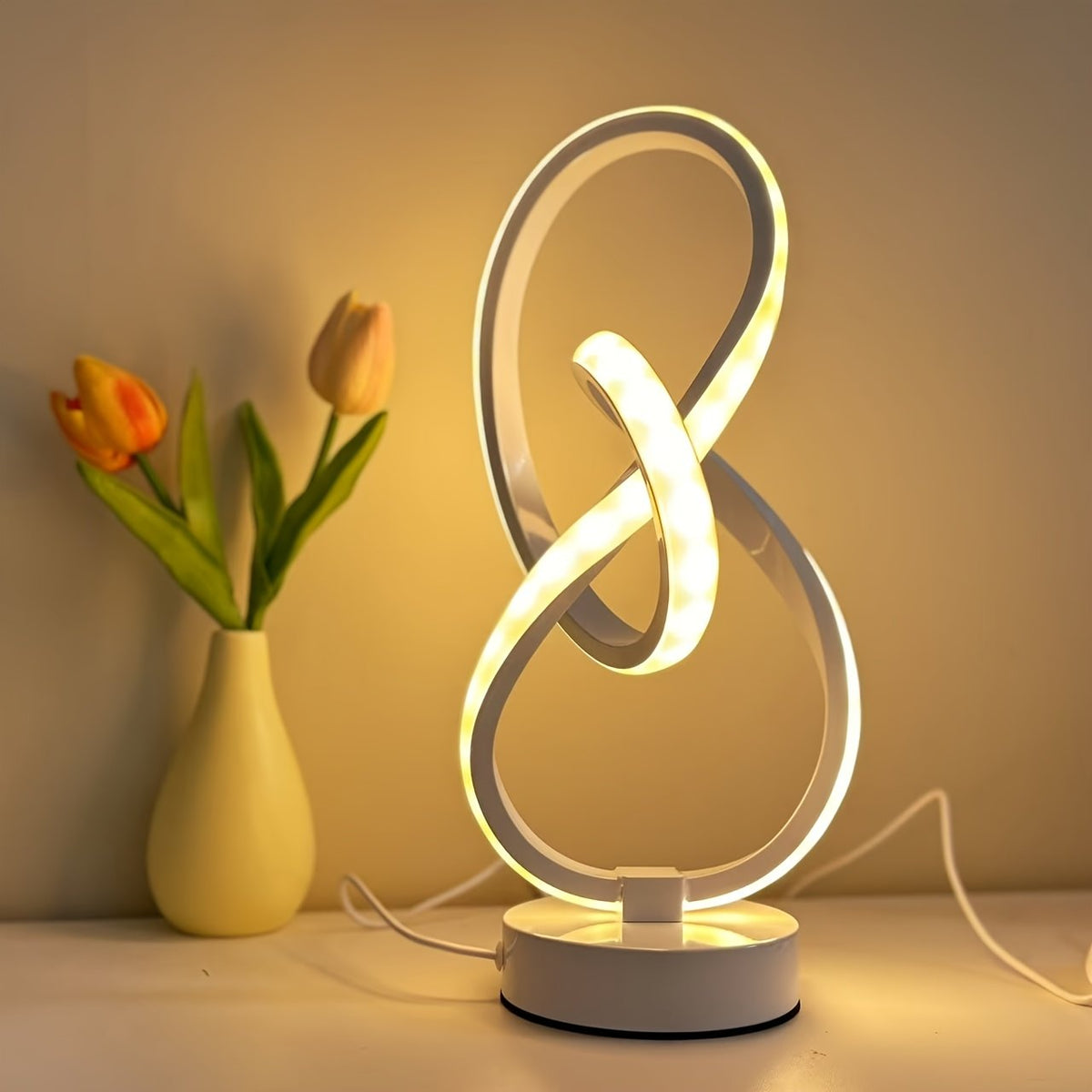 Lámpara de Escritorio LED Espiral USB 3 Colores en una sala moderna como luz de ambiente